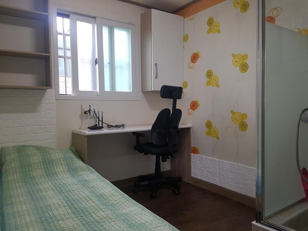 Herb Livingtell Bed & Breakfast Seoul
