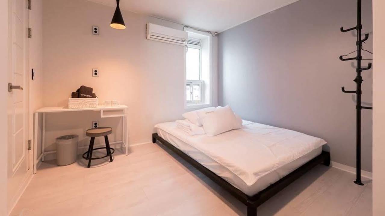 Sinchon Cooing Guesthouse Guest house 2*