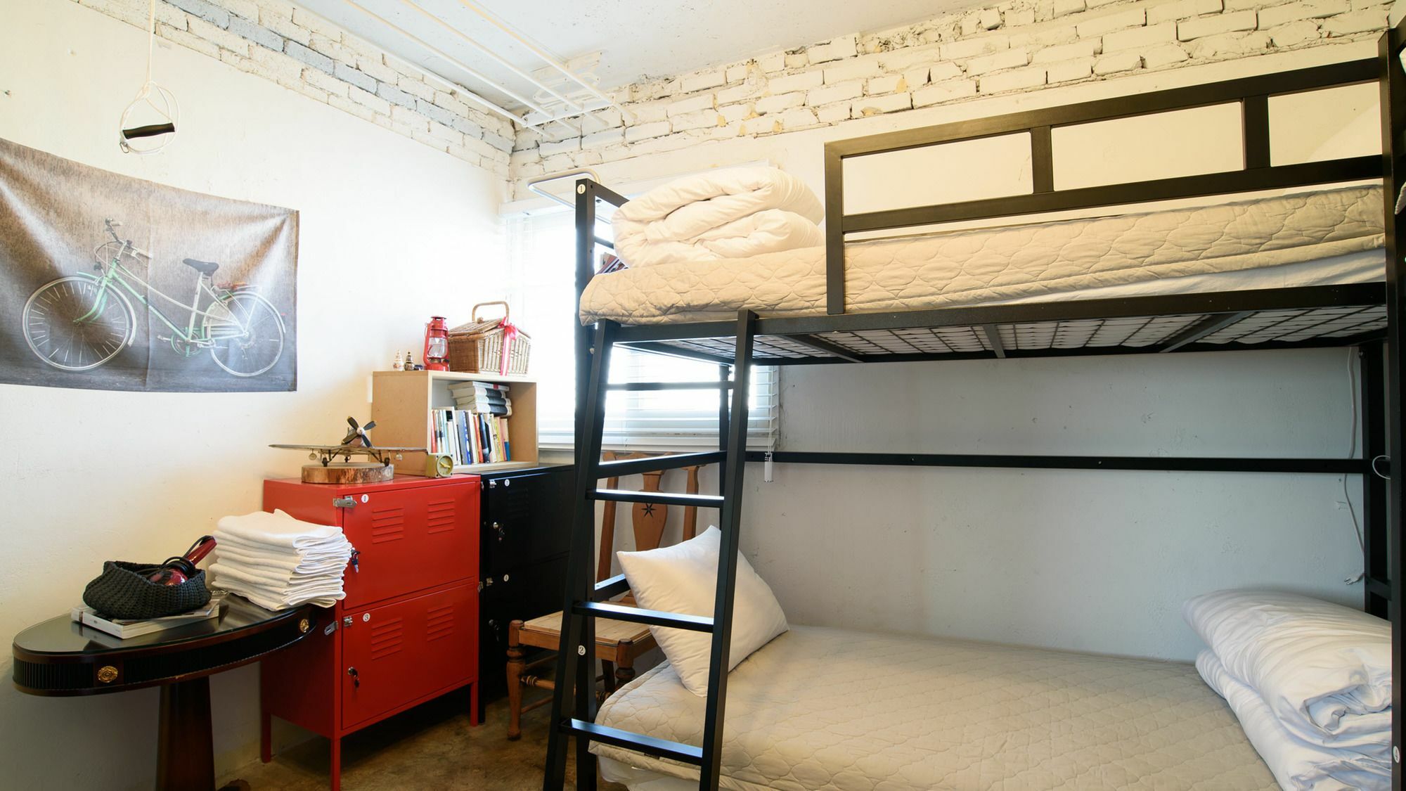 Hotel Bunker Factory 2*