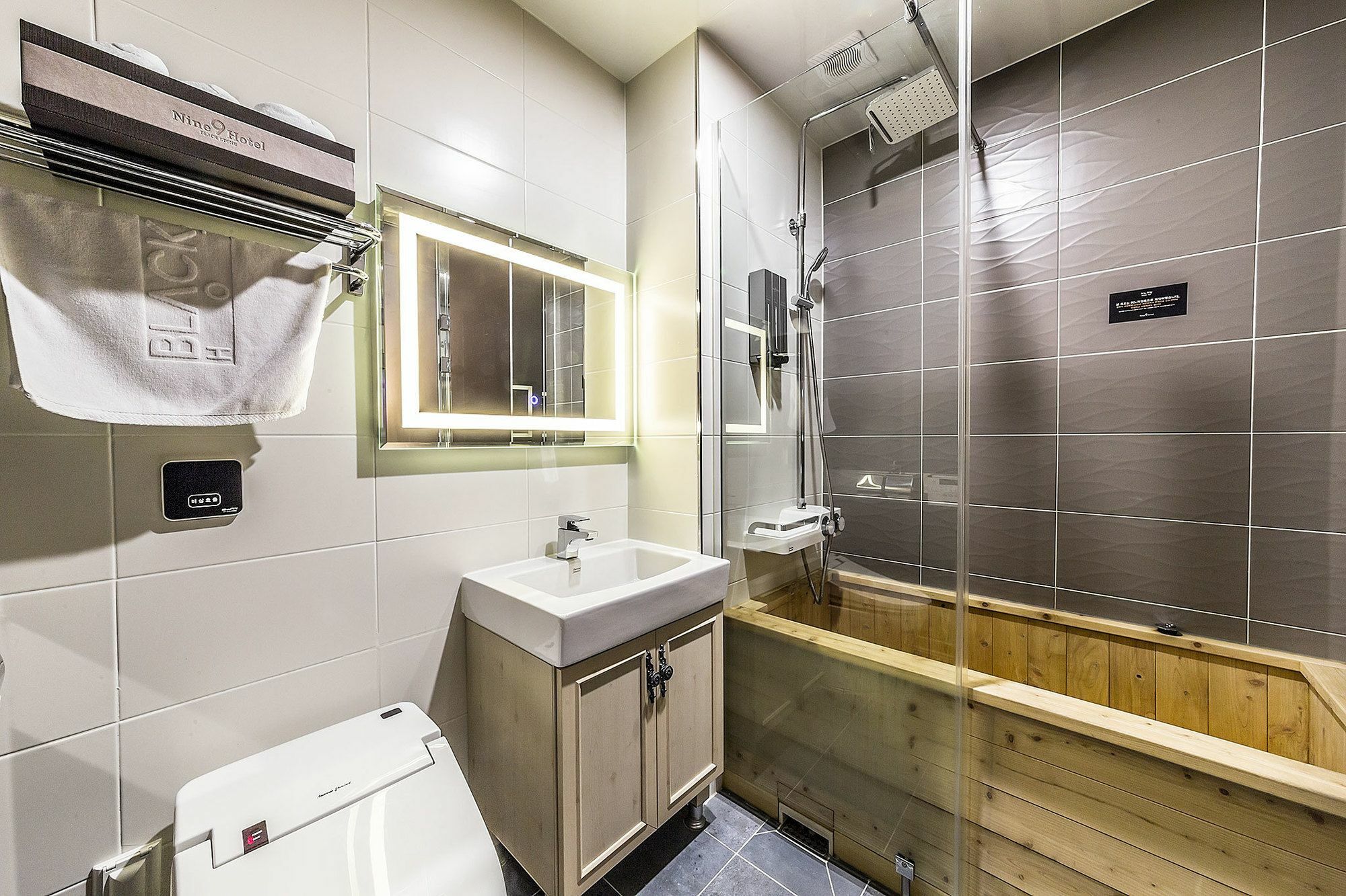 9 In Dongdaemoon Hotel 3*