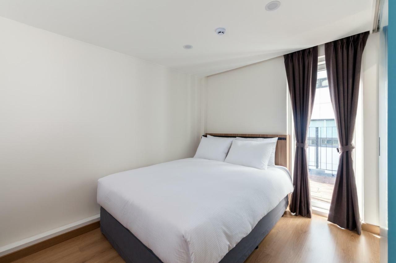 Hotel First Tawny Owl Seoul