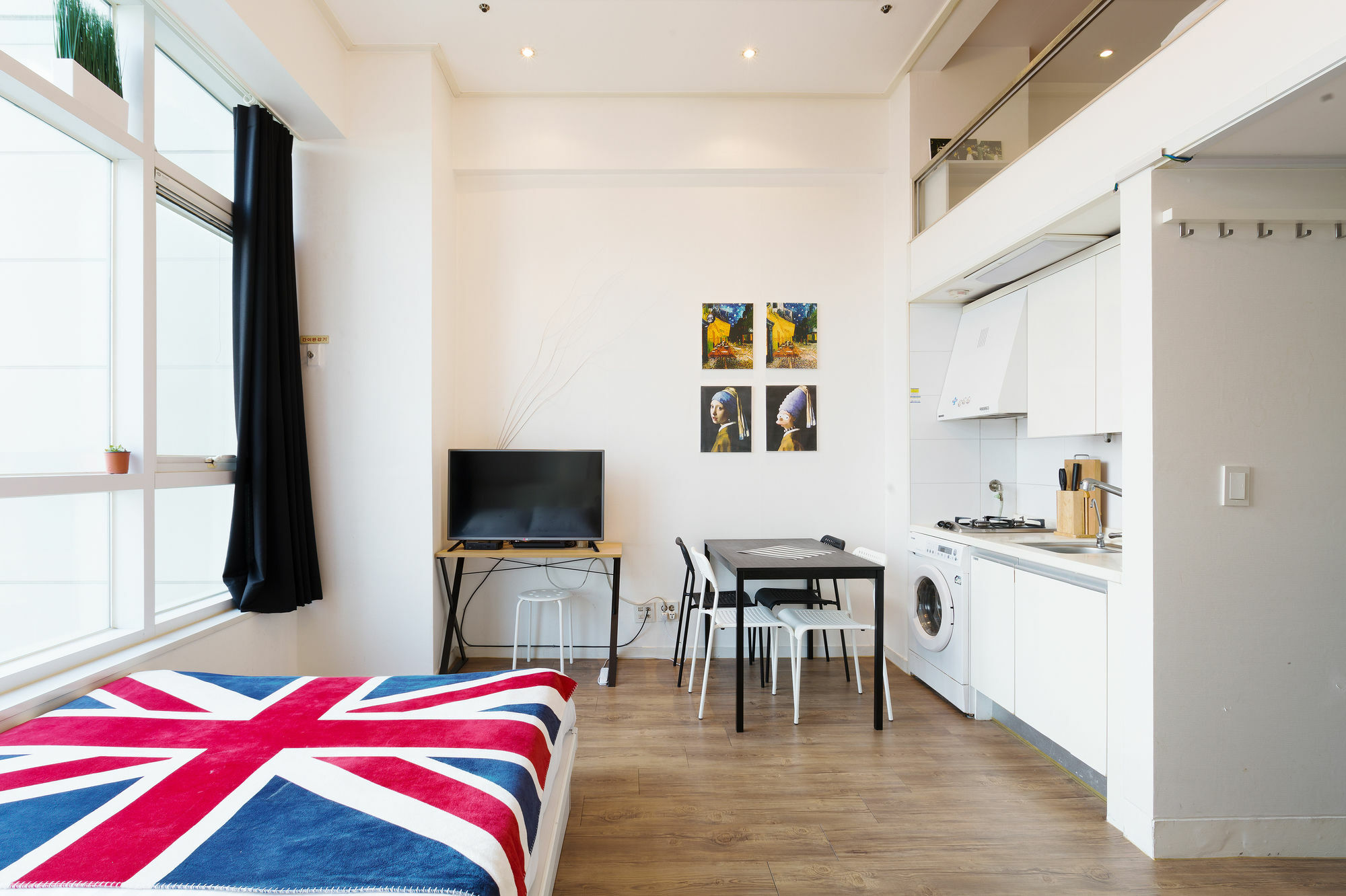 202 House Station Apartment