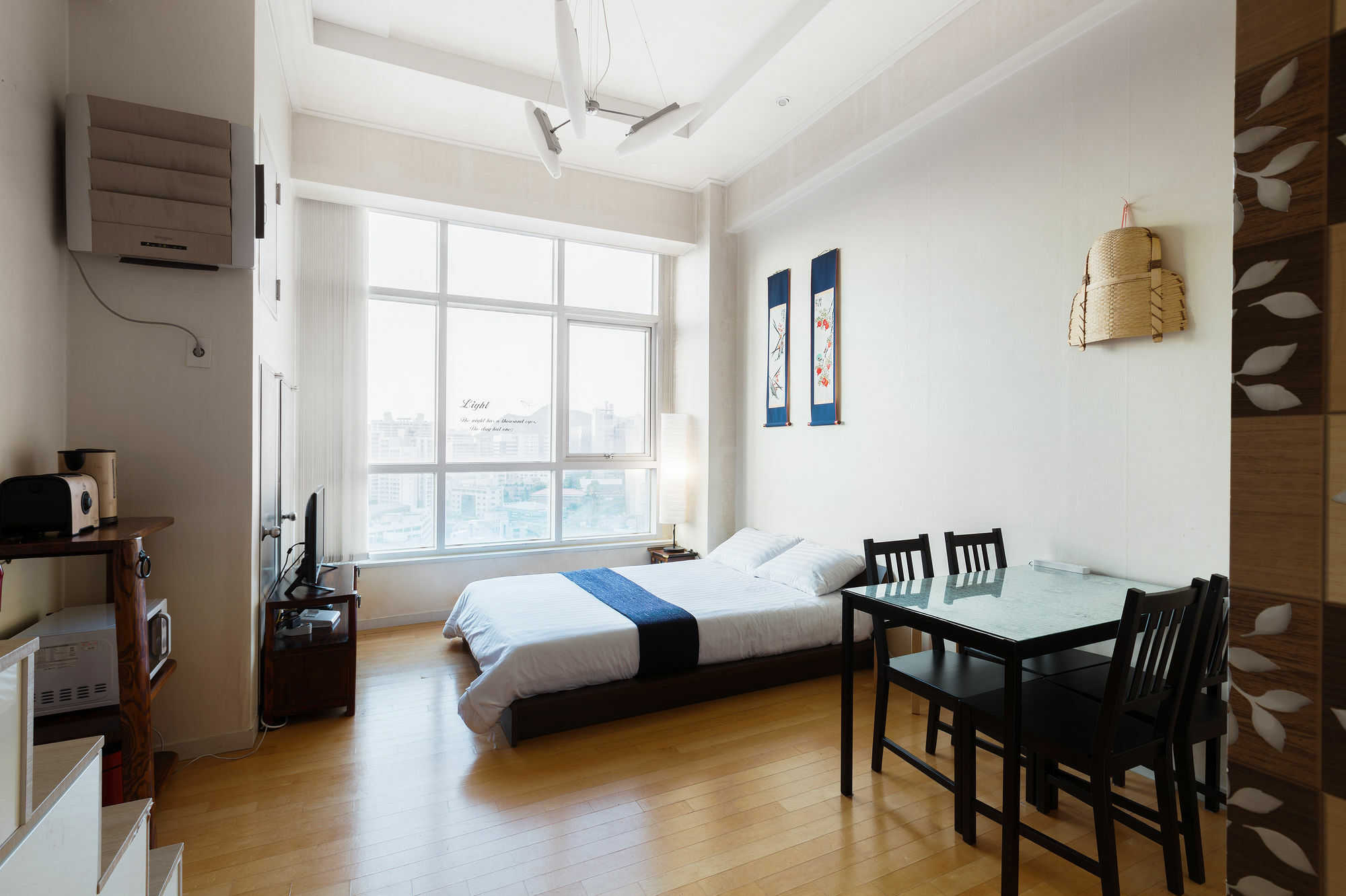 Apartment 202 House Station Seoul