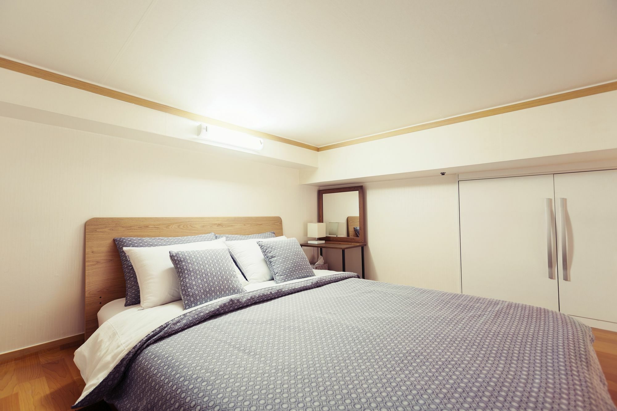 202 House Station Apartment *