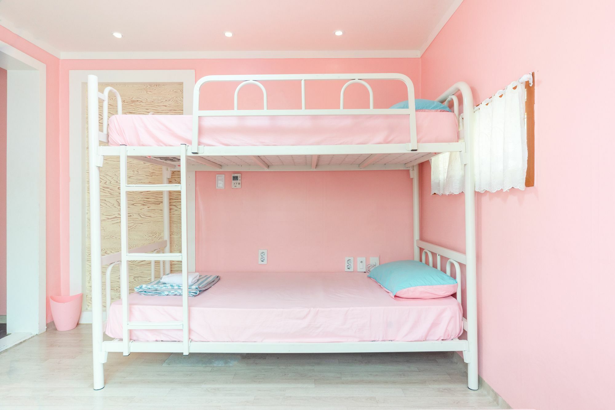Hotel Sounlin - Caters To Women 2*