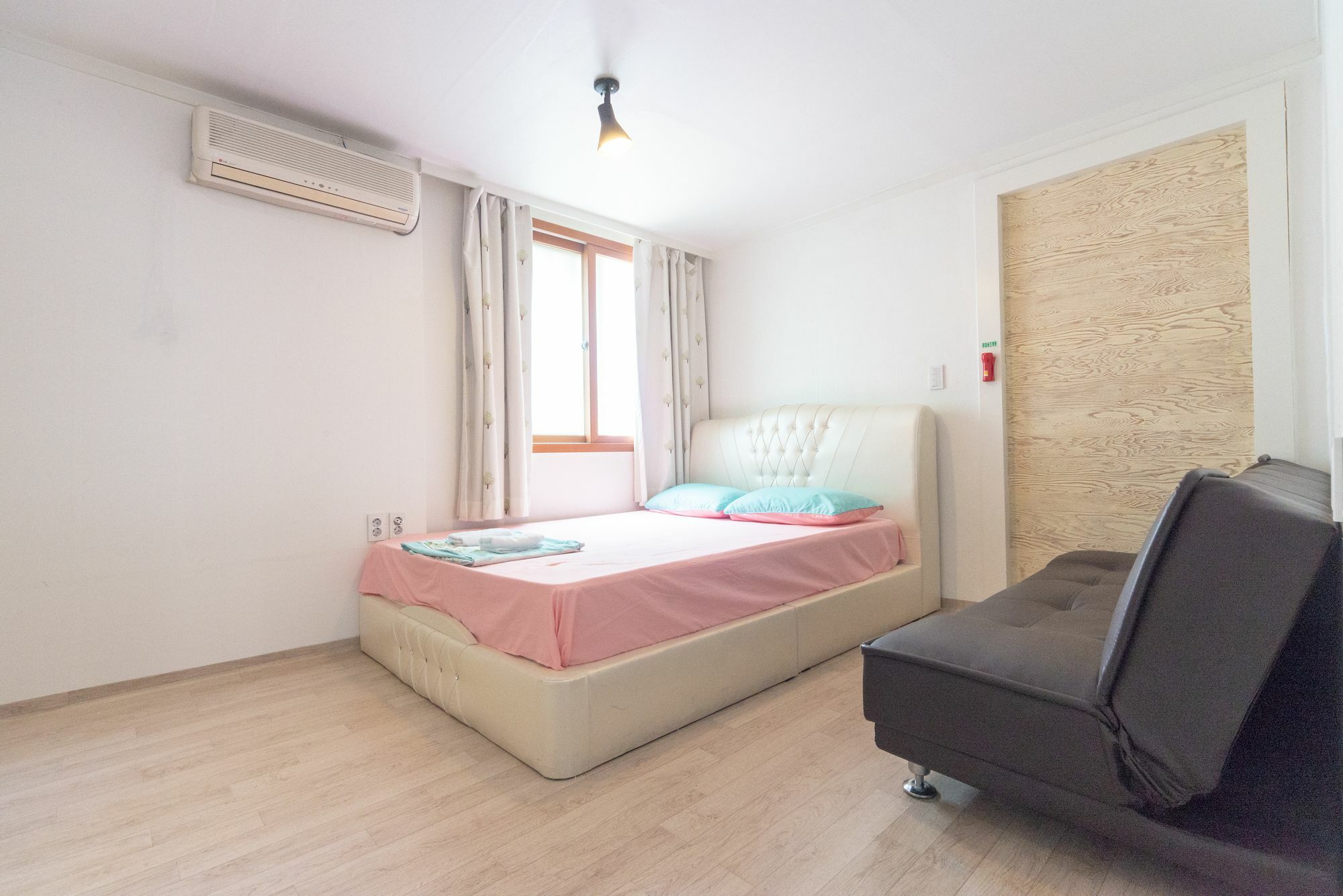 Hotel Sounlin - Caters To Women
