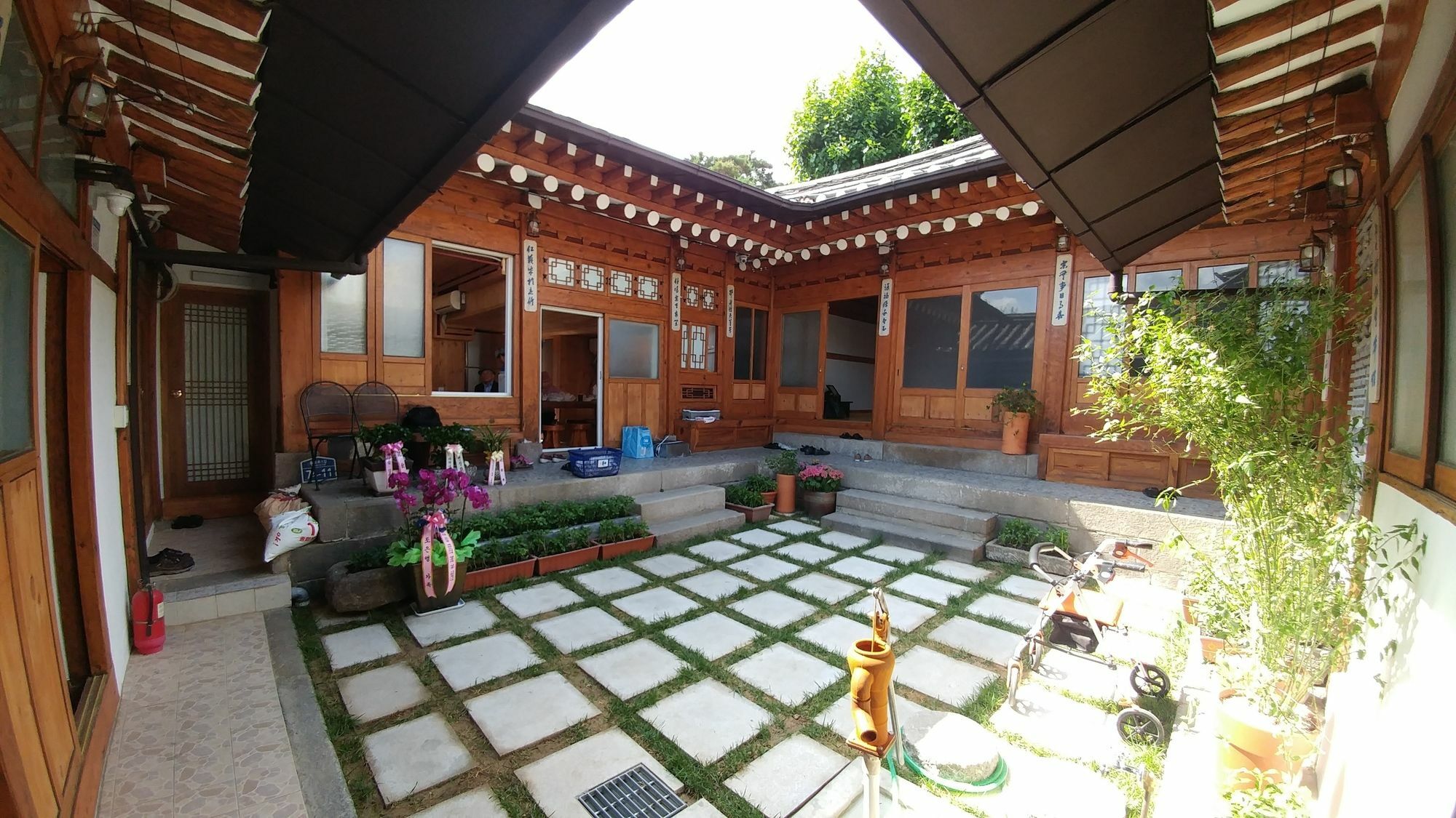 Bukchon Hyosunjae 2* Seoul
