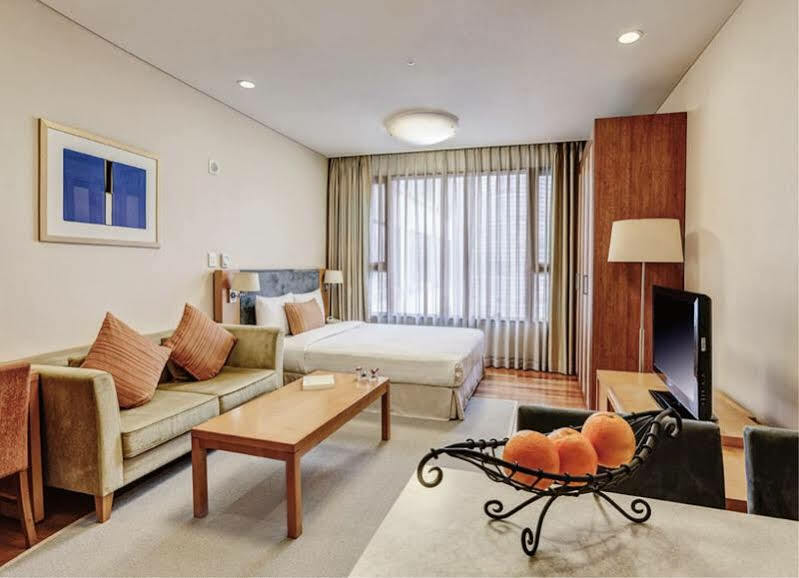 Somerset Palace Apartment *