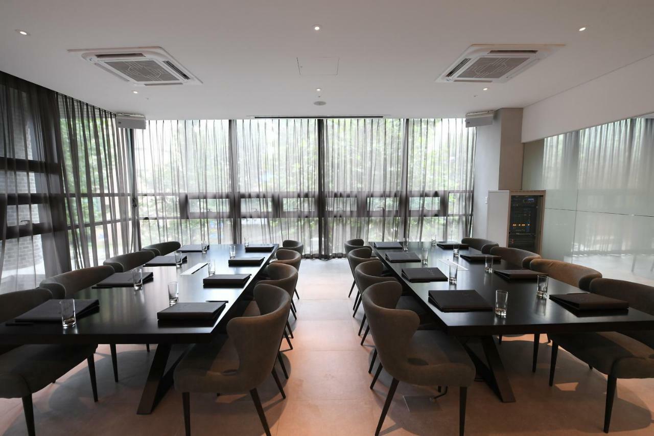 Orakai Daehakro Hotel, Bw Signature Collection Hotel 4*