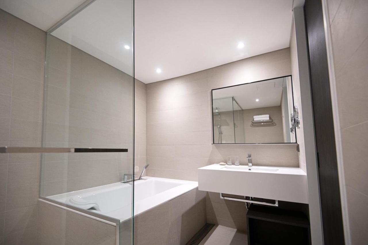 Orakai Daehakro Hotel, Bw Signature Collection Hotel 4*