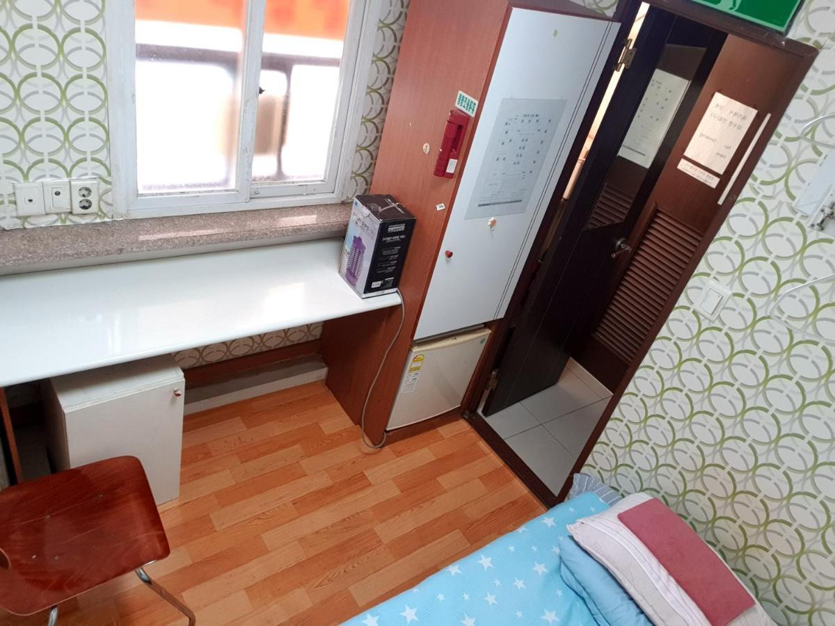 E Livingtel