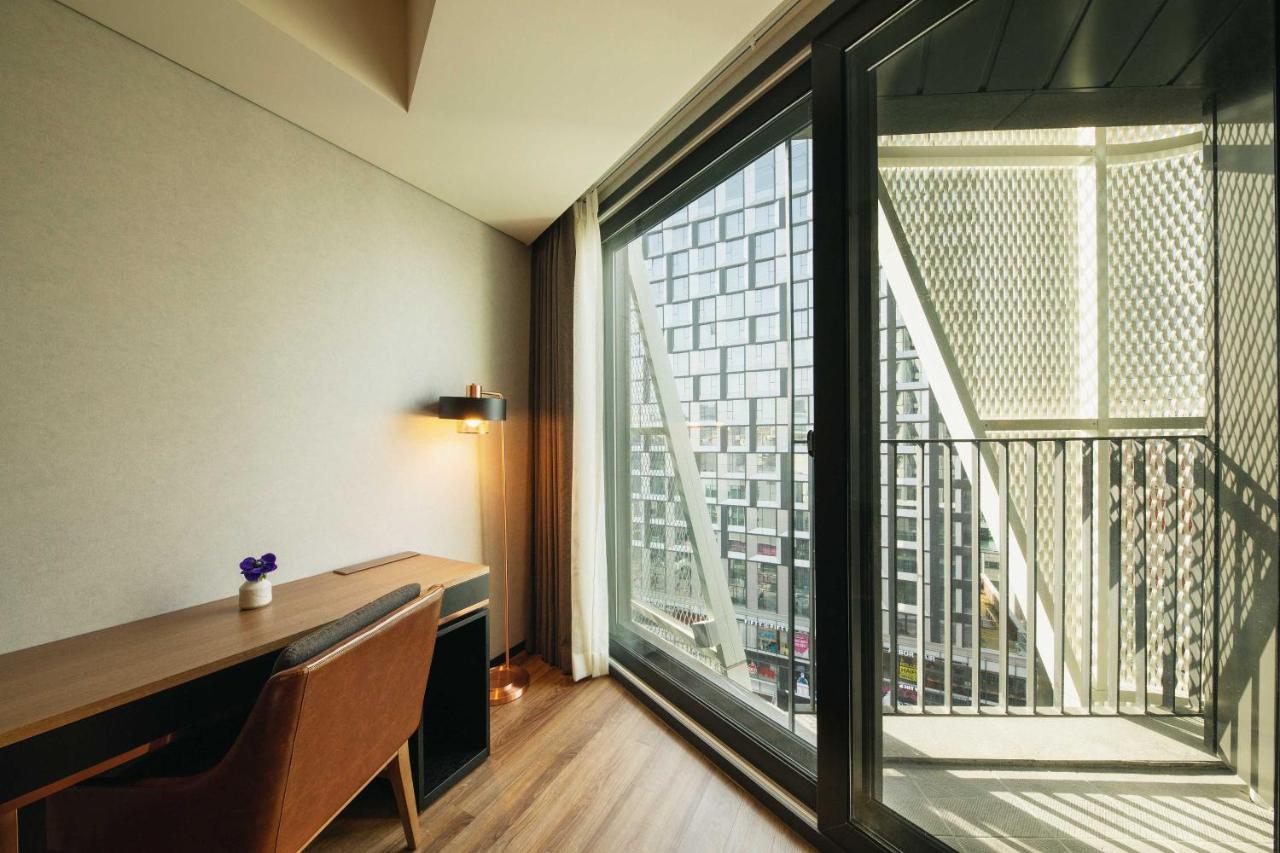 Mercure Ambassador Hongdae 4*