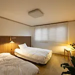 Free Pick-Up, 4 Beds, Near Gangnam, Hongdae, Subway 8 Mins, Spacious