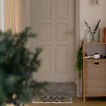 Free Pick-Up, 4 Beds, Near Gangnam, Hongdae, Subway 8 Mins, Spacious