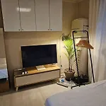 Hongdae, 10Mins To Hapjeong Station, Mangwon Station, 2 Rooms 3 Beds, Max 5Pax