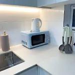 Dayoff Mode Home - Comfort 3 Rooms 2 Bathroom, Complimentary Parking