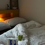 Uhi Minimal Stay - Near Seongsu And Geondae