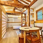 Maison Sunlit