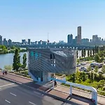 Sky Suite Hangang Bridge