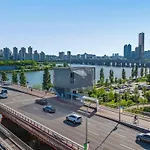 Sky Suite Hangang Bridge