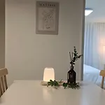 Apgujeong Dosan Jthestay