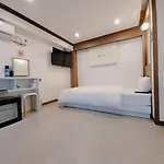 Dal Motel