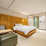 Yeongdeungpo Lifestyle F Hotel