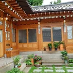 Sophia Hanok Guesthouse