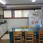 Happy Tree Guesthouse - Hostel