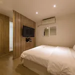 Ez Hotel