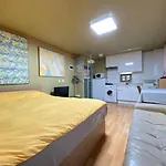 Kang\'S Apartments In Central Seoul
