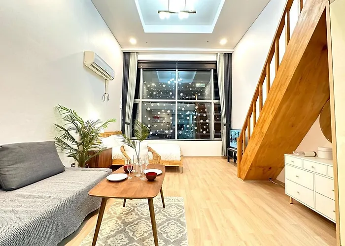 Spacious And Relaxing Duplex Hongik Stn 1Min