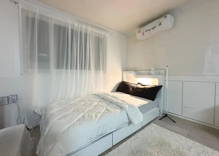 Cozy Home In Central Seoul