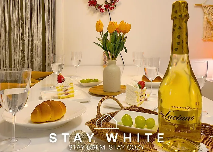 Staywhite #3Room 8People #4Bed #Subway2Line #Shillimstation #Gangnam #Hongdae #Airportbus6017