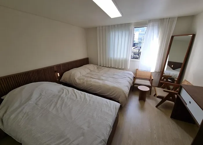 Hongdae Street 41 Station 4Min 3Br
