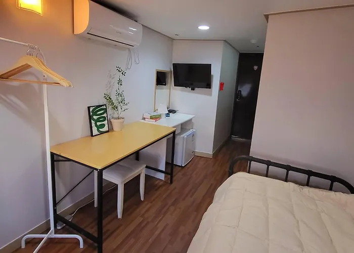2U Hostel
