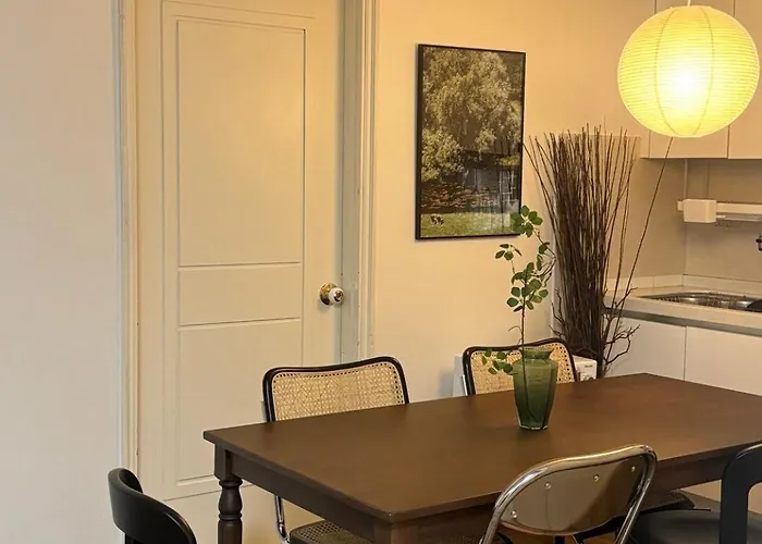 5 Minutes From Isoo Station, 3 Rooms, 4 Beds, 10 Minutes From Gangnam Station