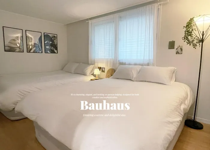 # Accommodation For 10 People # Free Parking # Three Rooms # 5 Queen Beds # 6 Minutes By Subway # 8 Minutes By Airport Bus # 1 Minute By Convenience Store # Ott # Olleh Modeling
