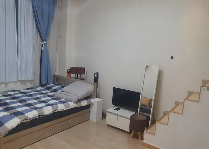 Located 10 Meters From Sungshin Women\'S University Station, 10 Minutes To Myeongdong By Subway, Accommodates Up To 3 People, 3 Bus Stops To Seoul National University Hospital And Korea University Hospital