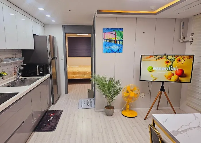 Clean And Stylish Two-Room Near Hwagok Station