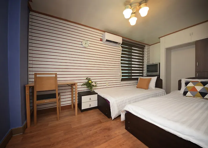 B & J Open Guest House - Hostel