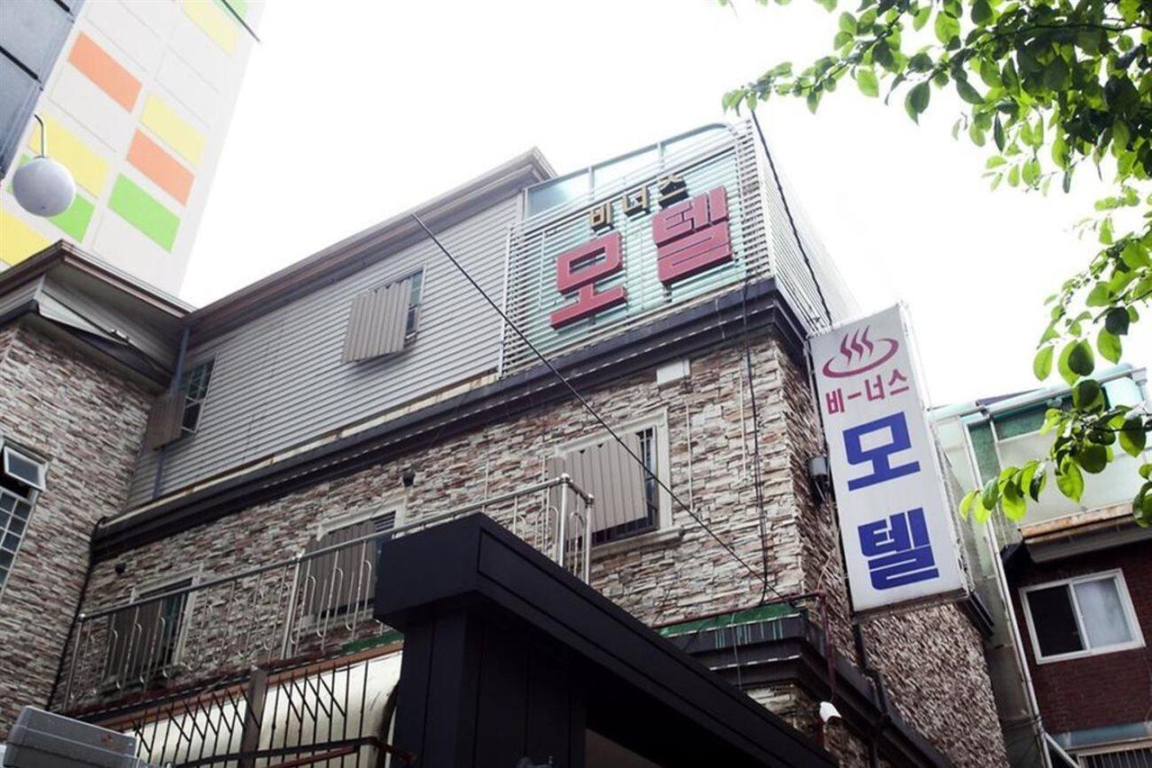 Venus 2* Seoul
