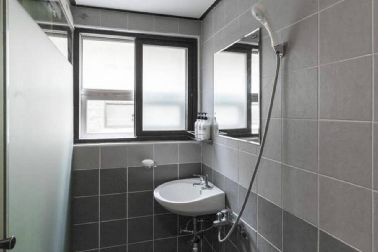 Rumah tetamu Red Panda Myeongdong 2*