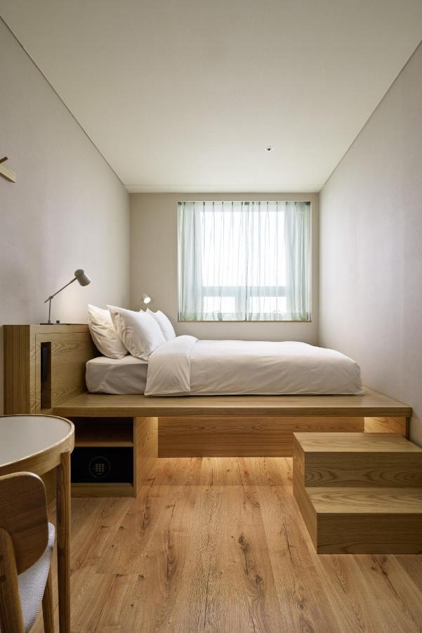Hotel Anteroom