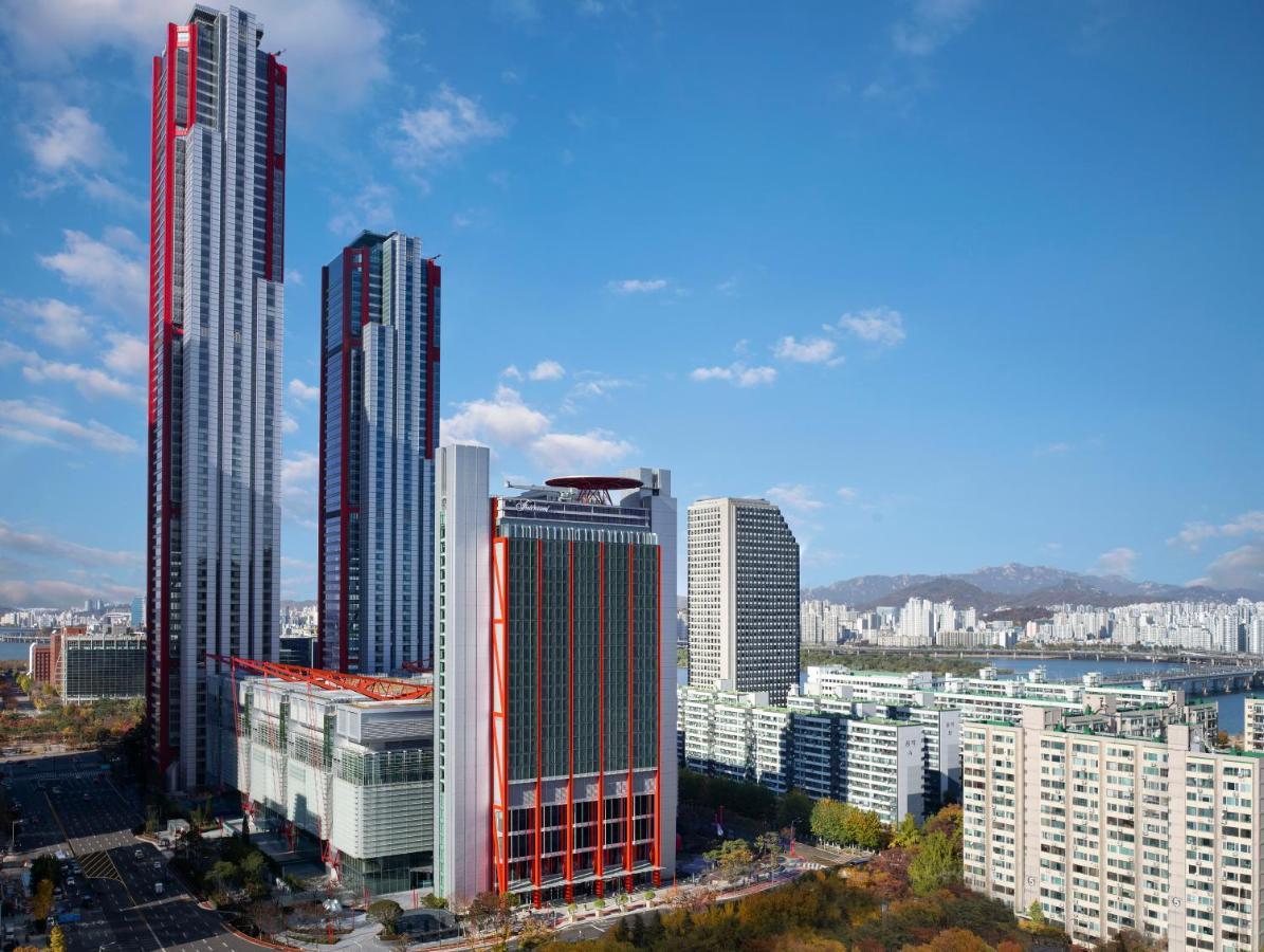 Fairmont Ambassador 5*