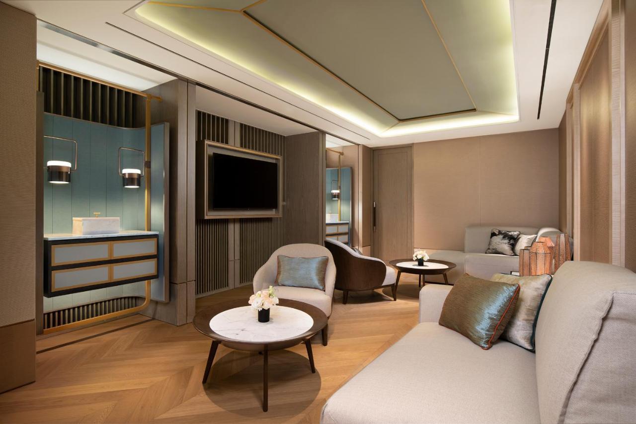 Fairmont Ambassador 5*