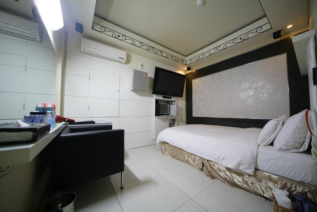 Motel Hit 2*