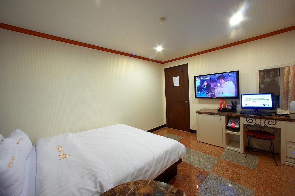 Hotel New World