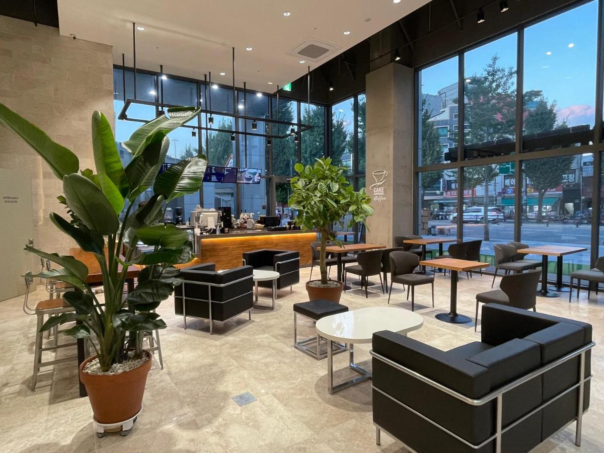 U5 Hotel *