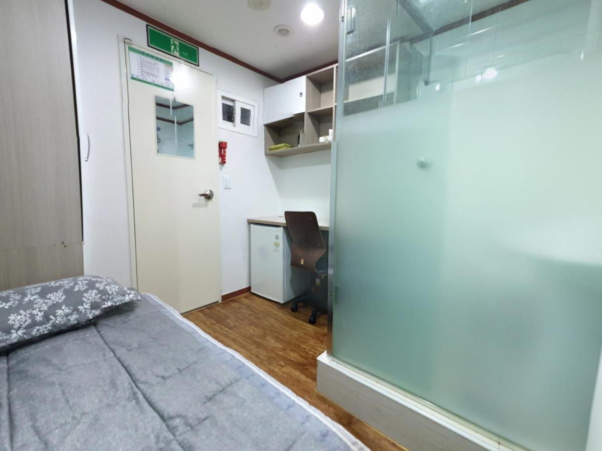 Single House Capsule hotel 2*